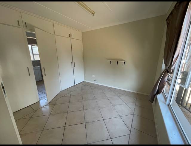2 BEDROOM FLAT RENTED IN HILLDENE